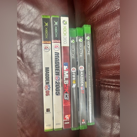 Lot collection of Xbox and Xbox 360 games Madden fifa mlb elder scroll - Picture 1 of 6